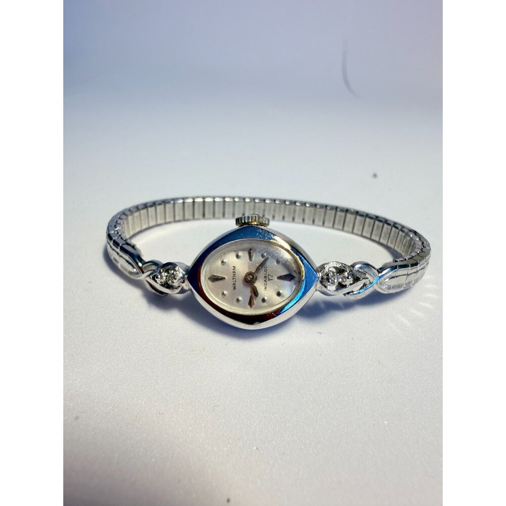 Vintage Waltham Incabloc 17 Jewels Silver Tone Oval Mechanical Ladies Watch - Picture 2 of 6